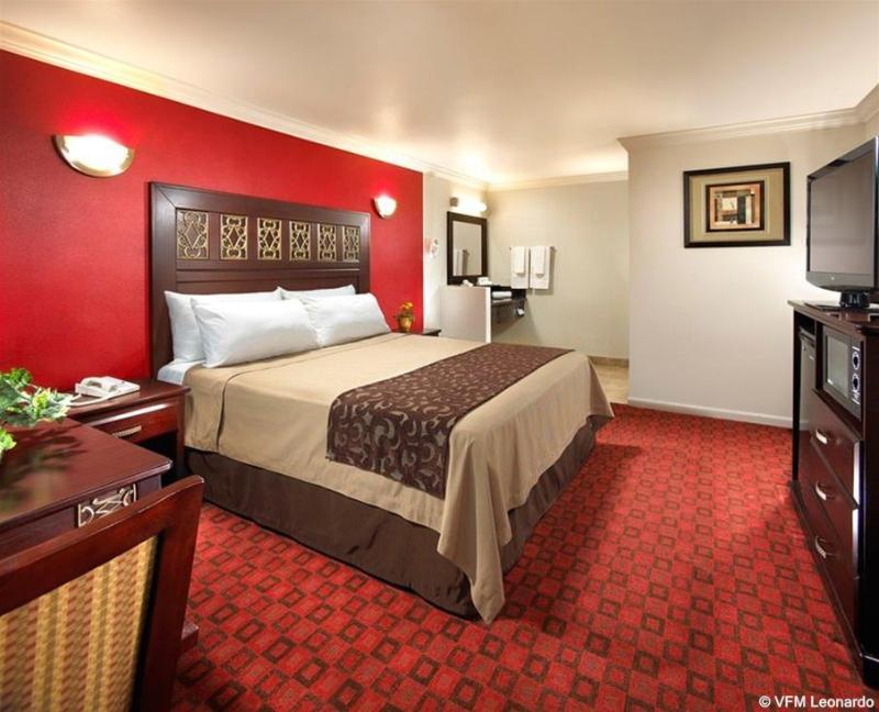 Studio Inn & Suites At Promenade Downey Exterior foto